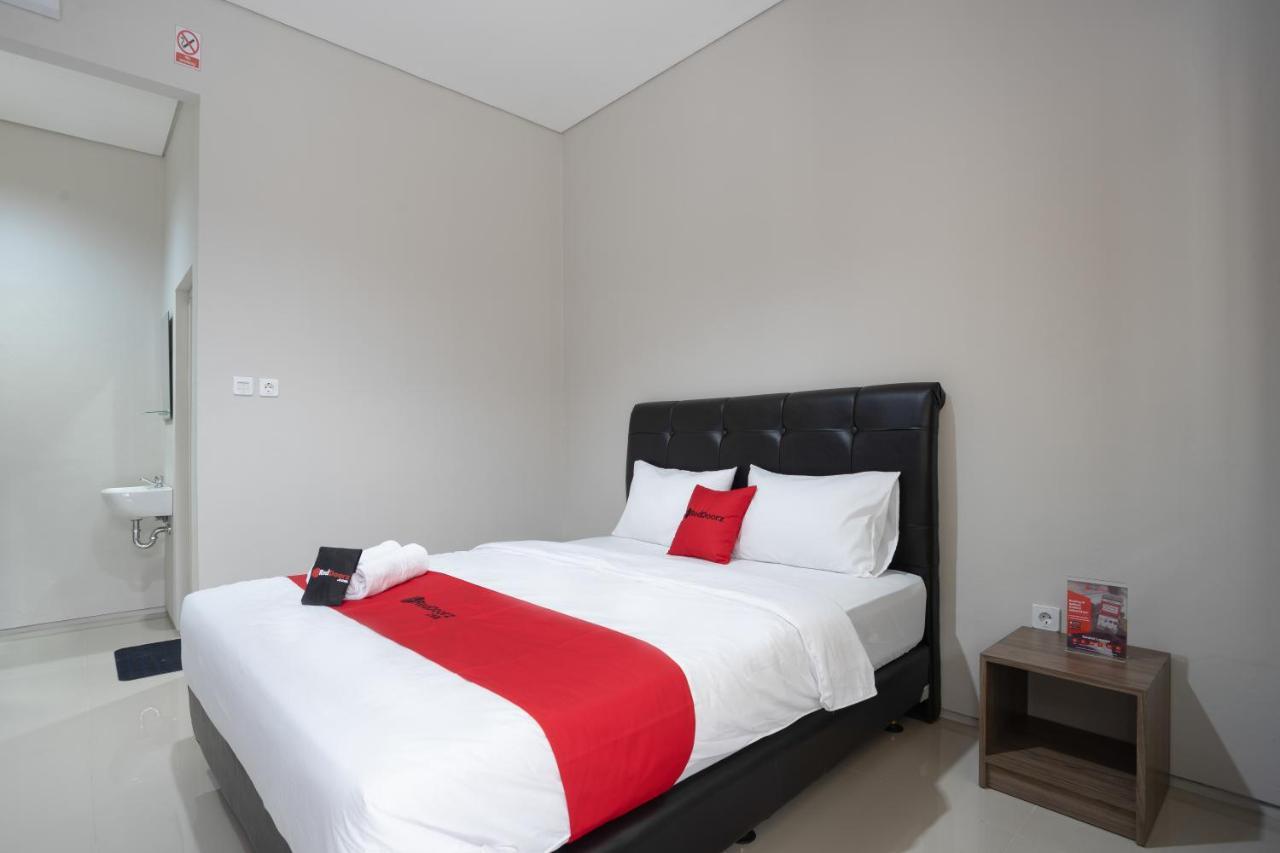 Reddoorz Plus Near Jiexpo Kemayoran Jakarta Exterior photo