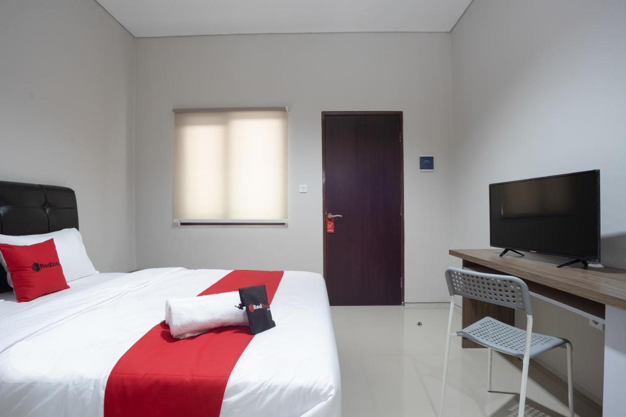 Reddoorz Plus Near Jiexpo Kemayoran Jakarta Exterior photo