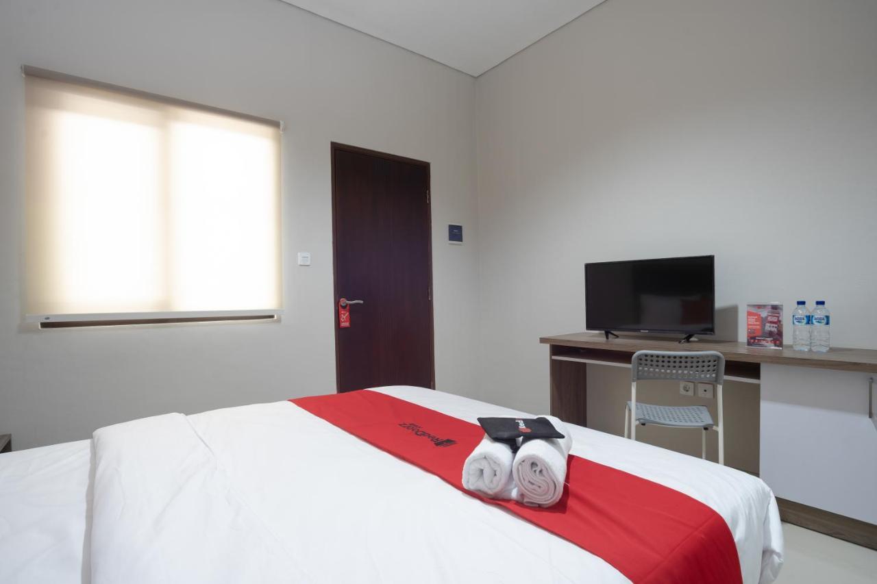 Reddoorz Plus Near Jiexpo Kemayoran Jakarta Exterior photo
