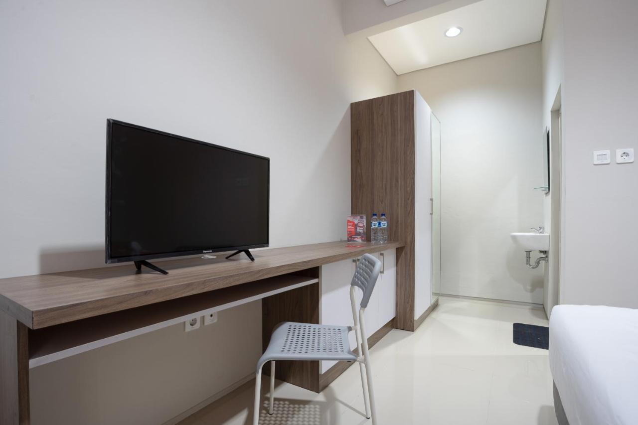 Reddoorz Plus Near Jiexpo Kemayoran Jakarta Exterior photo